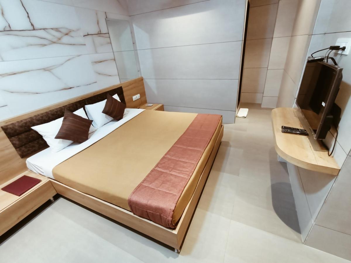 Hotel Prasad Nx Мумбаи Экстерьер фото