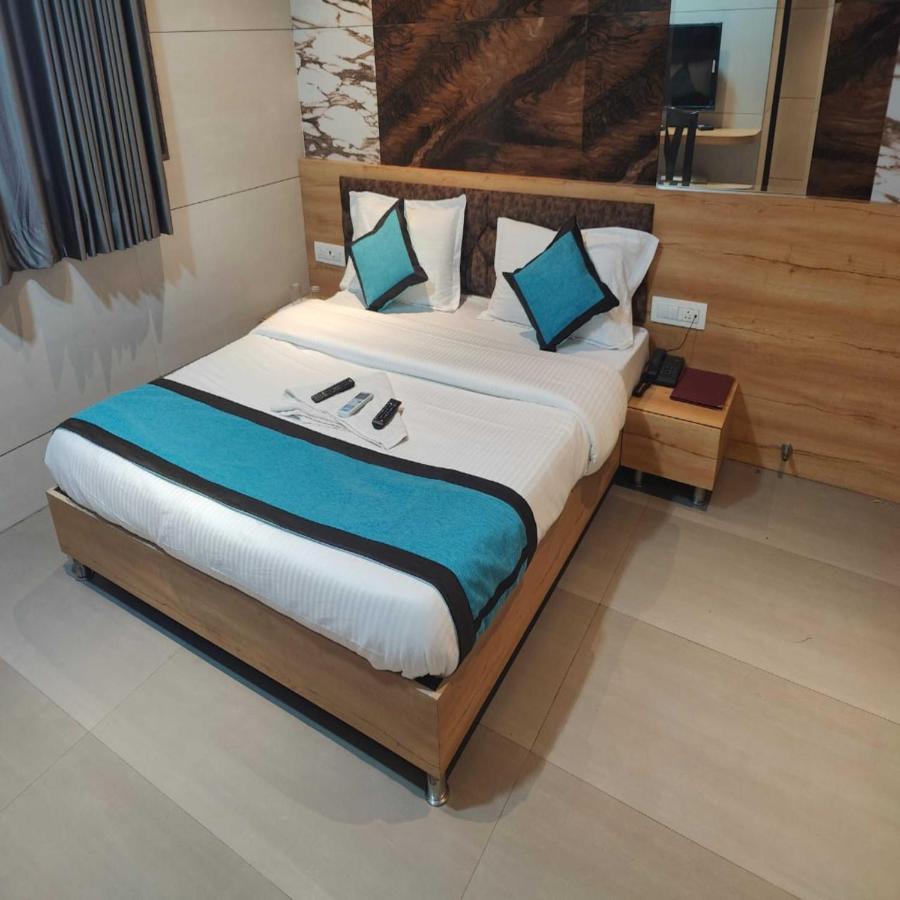 Hotel Prasad Nx Мумбаи Экстерьер фото