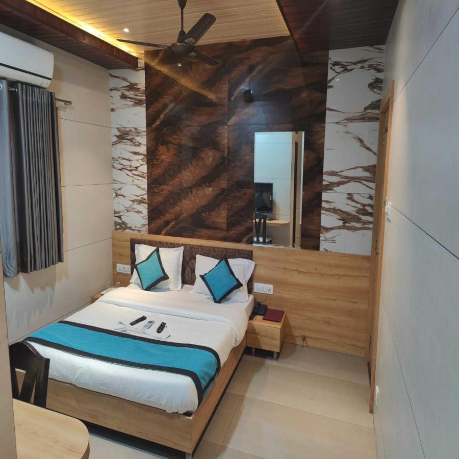 Hotel Prasad Nx Мумбаи Экстерьер фото
